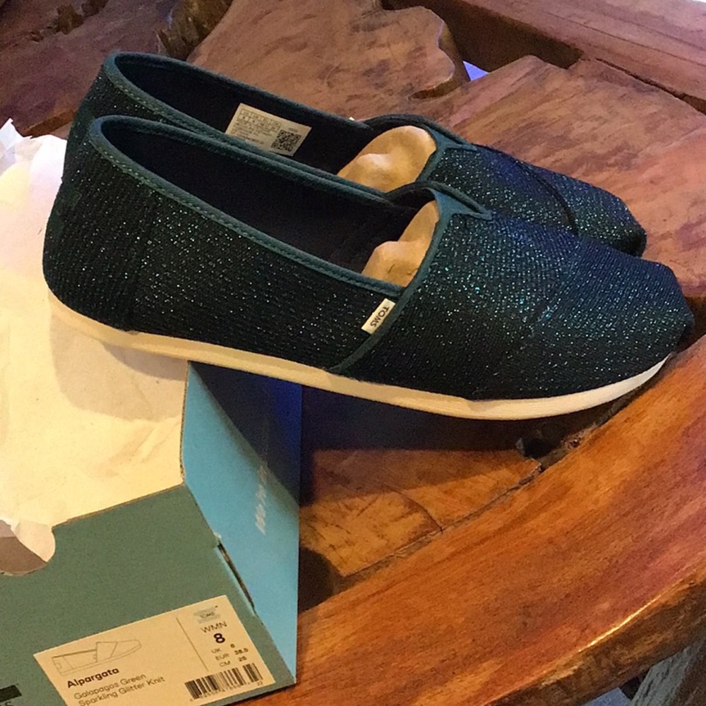 Toms - Picture 3 of 5